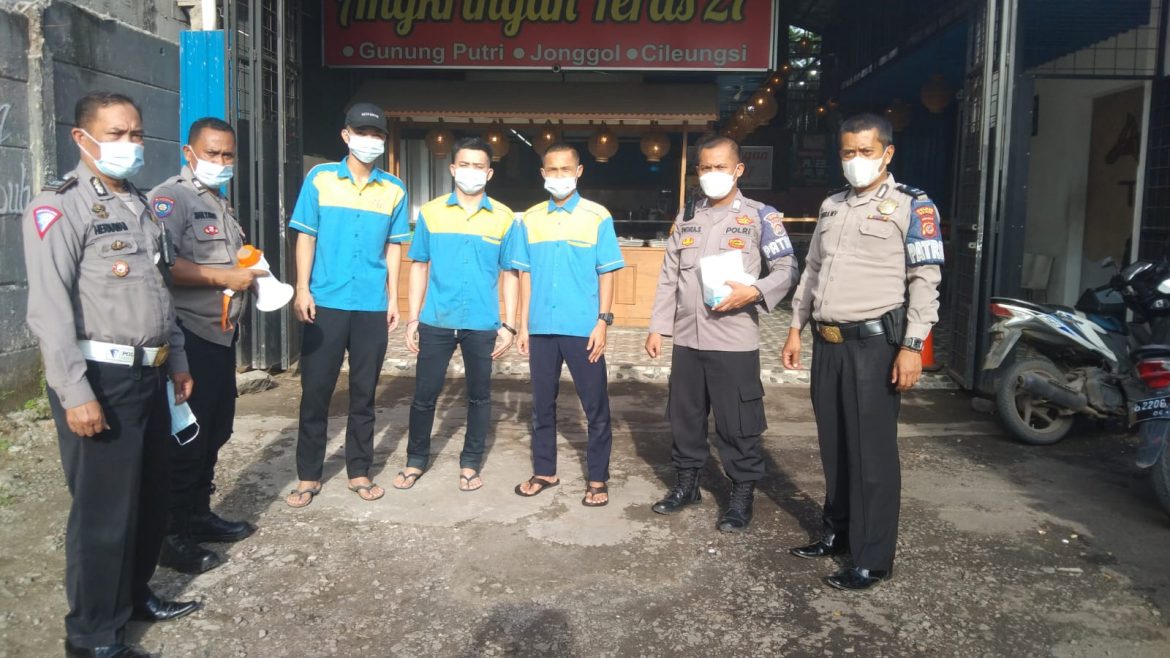 Jaga Kondusifitas di massa PPKM, Polsek Cileungsi Gelar Patroli Gabungan