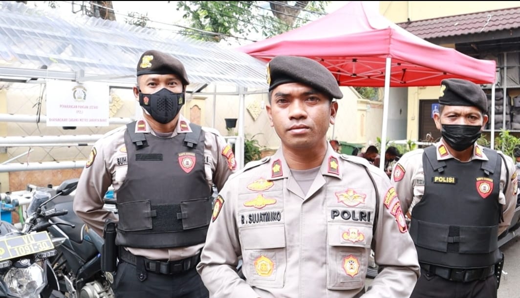 Tim Patroli Perintis Presisi Polres Metro Jakarta Barat Bergerak Cepat Membubarkan Aksi Tawuran Pelajar Yang Terjadi Di Jalan Raya Daan Mogot Wijaya Kusuma Grogol Petamburan Jakarta Barat