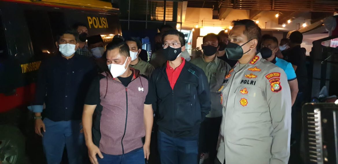 Kapolda Metro Jaya Irjen Pol Dr M Fadil Imran Melakukan Peninjauan Di Sejumlah Tempat Vaksinasi Di Sentra Kuliner DKI Jakarta Yaitu Kemang, Tugu Proklamasi Dan Srengseng kembangan Jakarta Barat