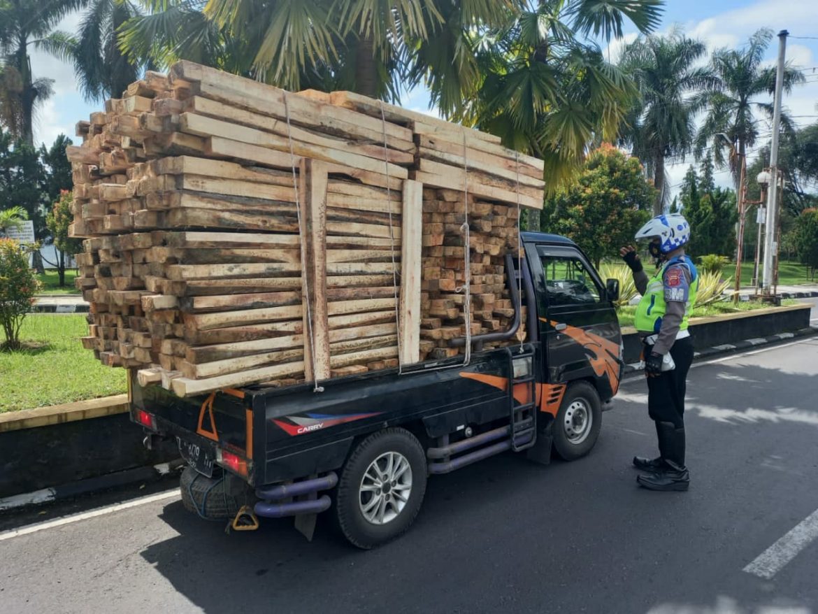 Guna Tercipta Kamseltibcar Lantas Satlantas Polres Ciamis Melakukan Penindakan Fokus Pada ODOL dan Kenalpot Bising