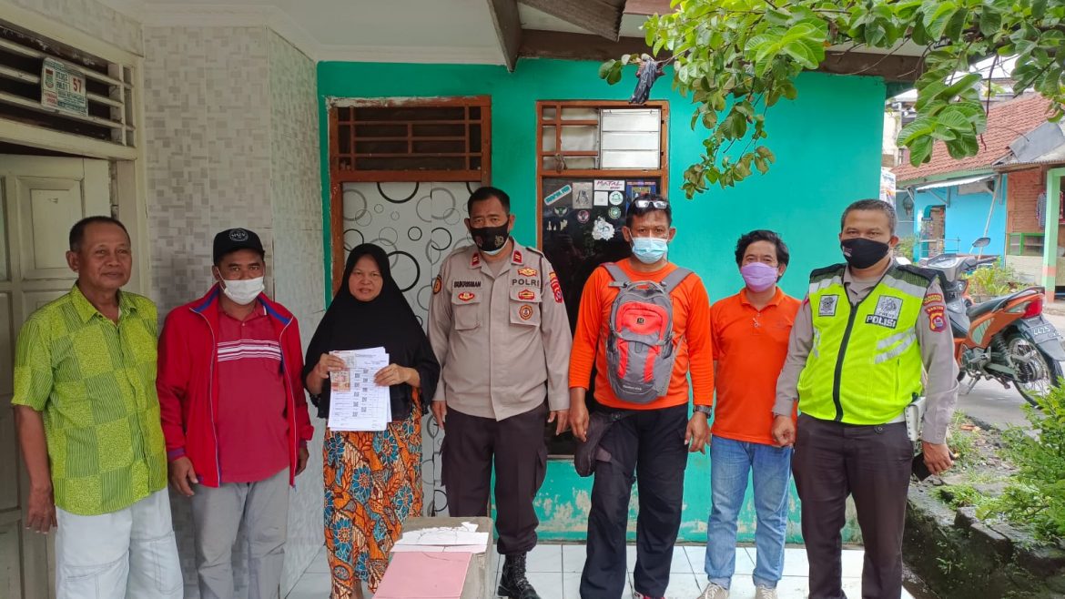 Polsek Cikupa Polresta Tangerang Kawal Pendistribusian Bansos di 3 Desa