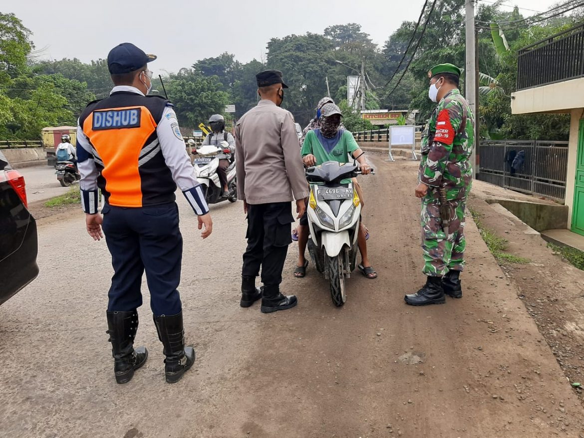 Gelar Patroli PPKM , Polsek Parung Panjang Himbau Warga Untuk Disiplin Prokes