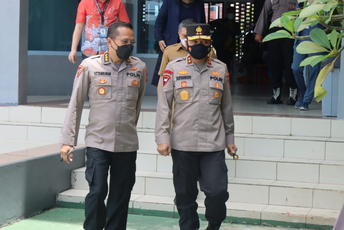 Kapolda Kalbar Tinjau Vaksinasi Di Sekolah Tunas Bangsa Kubu Raya Usia 6-11 Tahun