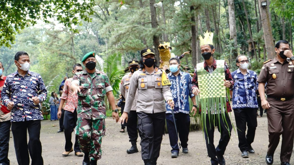 Kapolres Banjar Menghadiri Acara Anugerah Bhakti Negeri PWI Ciamis, Banjar., dan Pangandaran