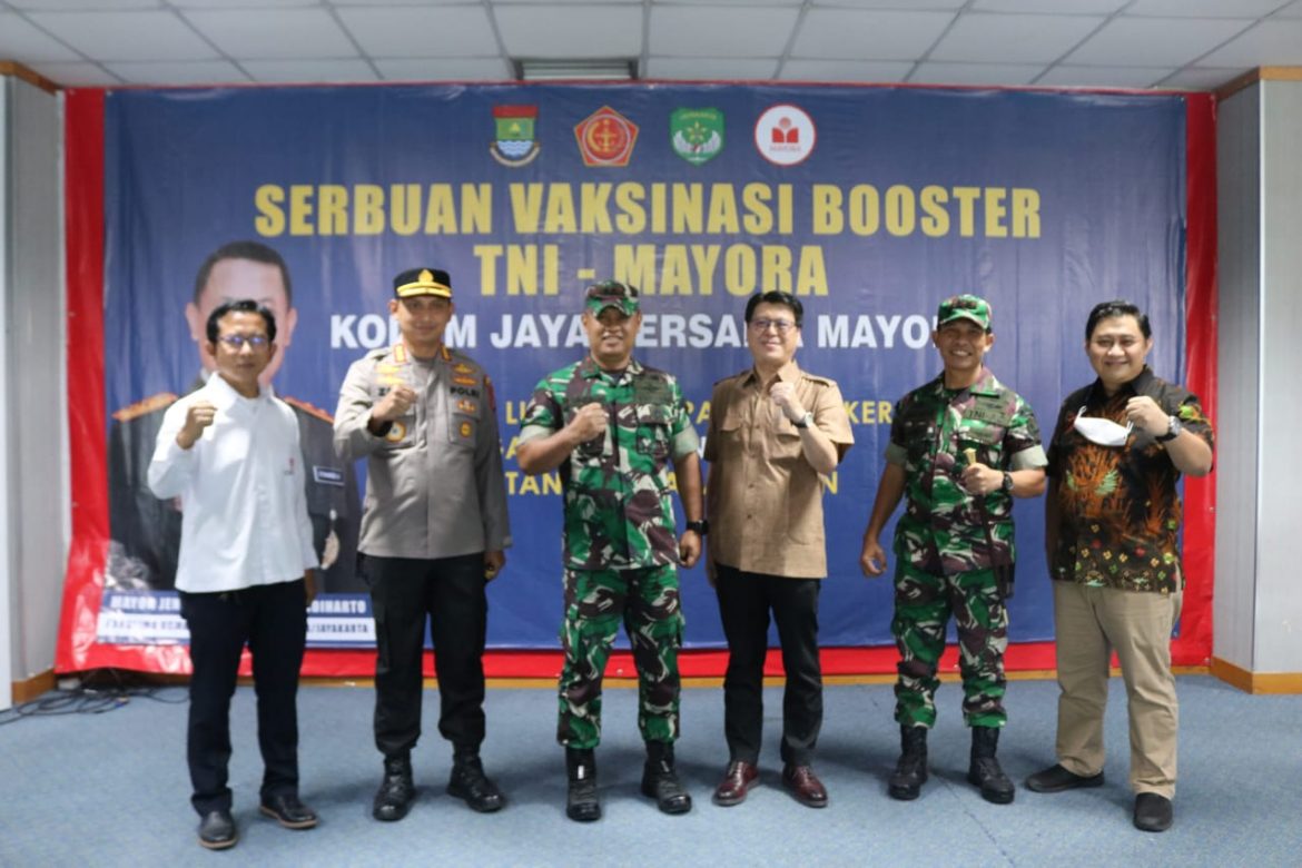 Percepatan Vaksinasi Pangdam Jaya Tinjau Pelaksanaan Vaksinasi di PT. Mayora Group