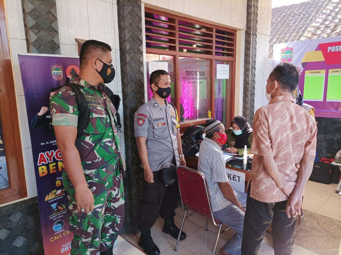 Polsek CIamis Polres Ciamis Melakukan Monitoring Pengamanan Kegiatan Penyaluran Bantuan Sosial Kepada Masyarakat di Wilayah Kabupaten CIamis