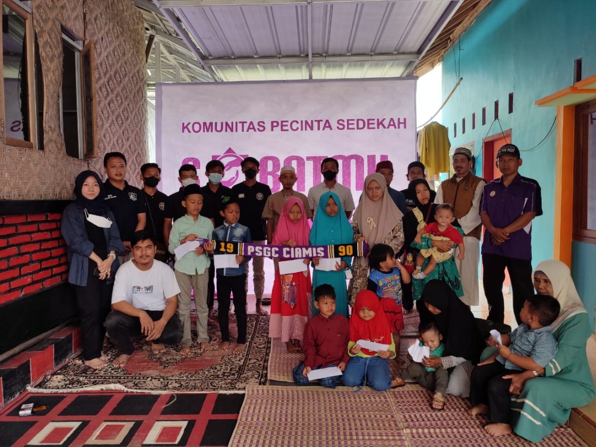 Suporter Fanatic Balad Galuh Bersama Pelatih dan Pemain PSGC Ciamis Gelar Baksos dan Do’a Bersama