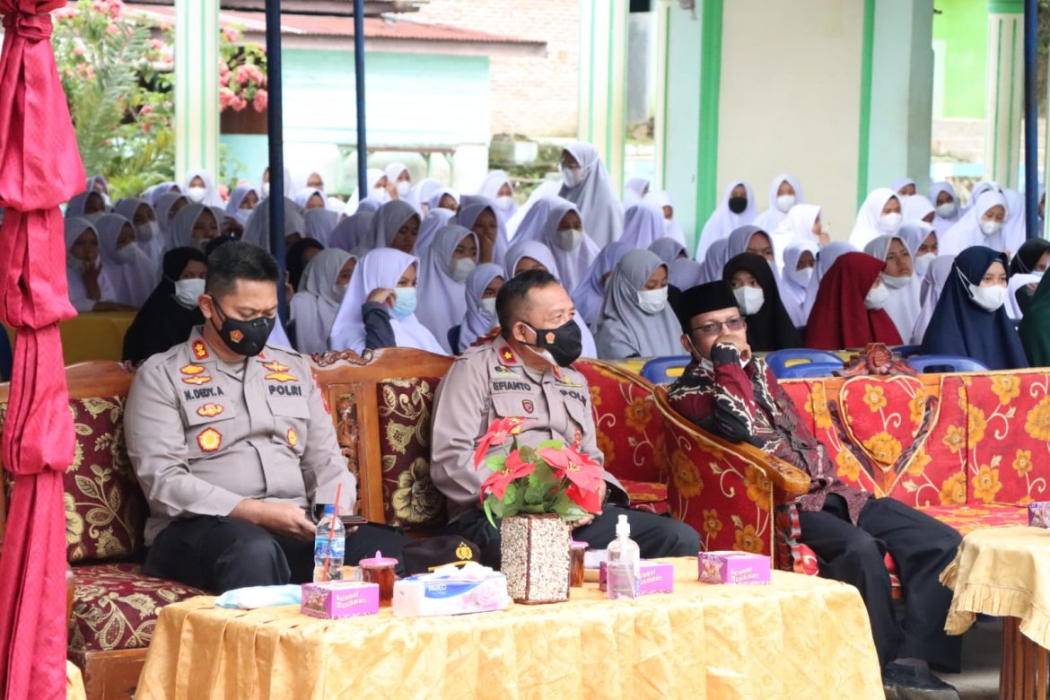Pringati Isra Mi’raj Kapolres Bersama PJU Gelar Kegiatan Bakti Sosial Dan Vaksinasi Di Pondok Pensantren Al’Kautsar Panei Tonga