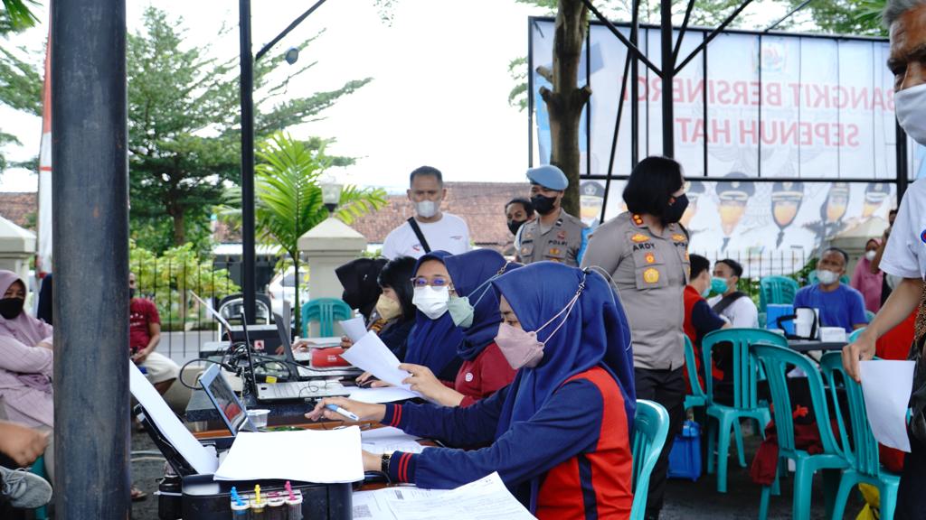 Vaksin di Polres Banjar Dapat Makanan dan Minuman Gratis