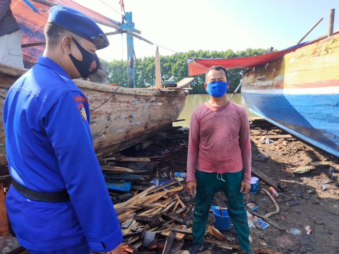Satpolairud Polresta Tangerang Melaksanakan Kegiatan Polmas di Wilayah Pesisir Desa Kronjo