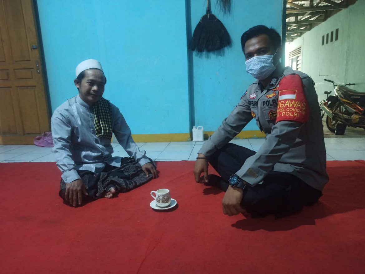 Bhabinkamtibmas Polsek Panongan Sambangi Tokoh Agama Ustad Jejen Pengurus Masjid At Tagwa