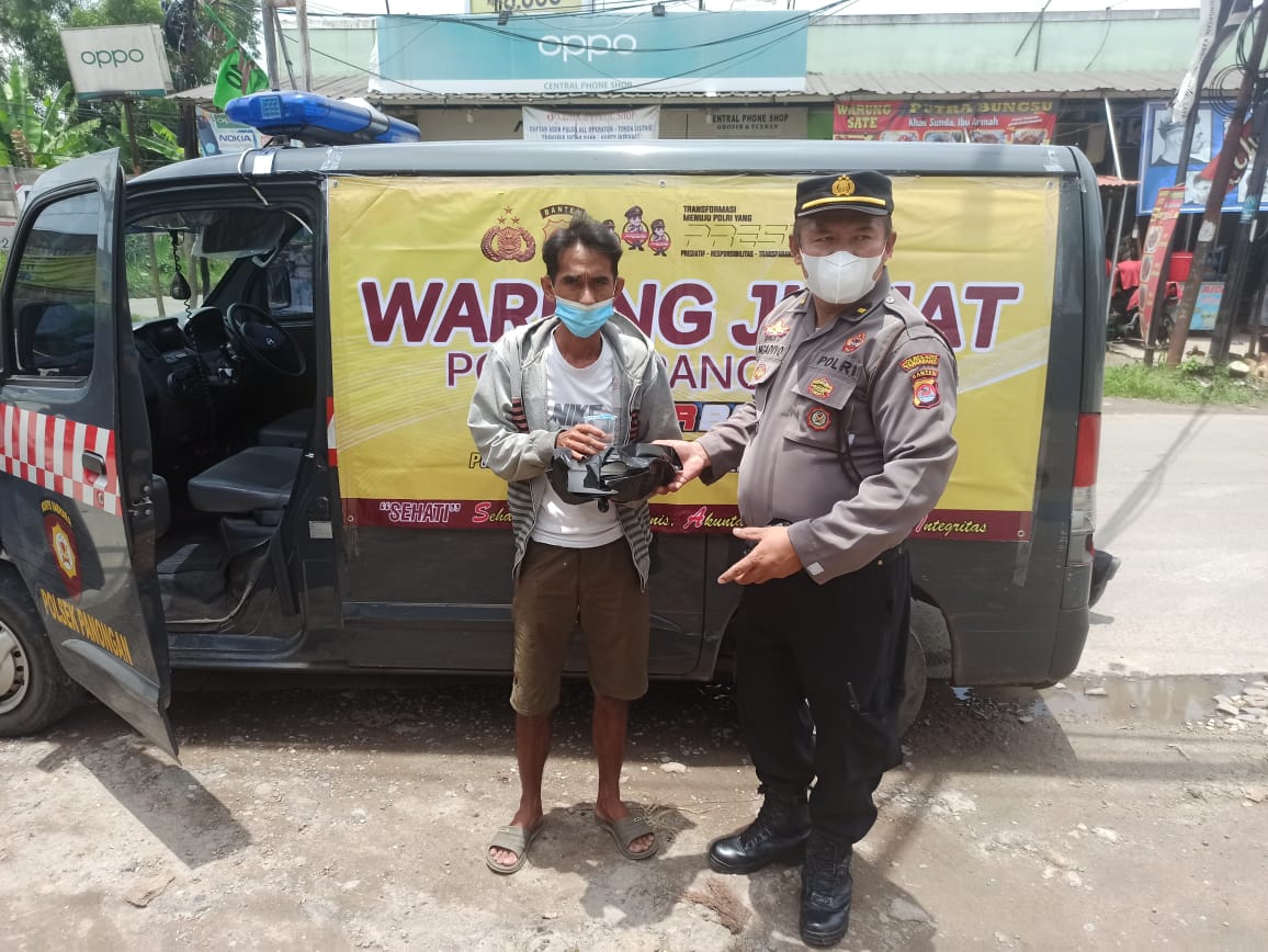 Jum’at Berkah Polsek Panongan Polresta Tangerang Berbagi Sembako dan Nasi Kotak