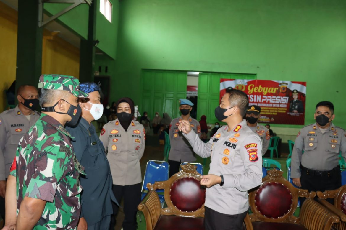 Kapolres Ciamis Didampingi Kapolsek Rajadesa Tinjau Vaksinasi Presisi di Wilayah Kabupaten CIamis