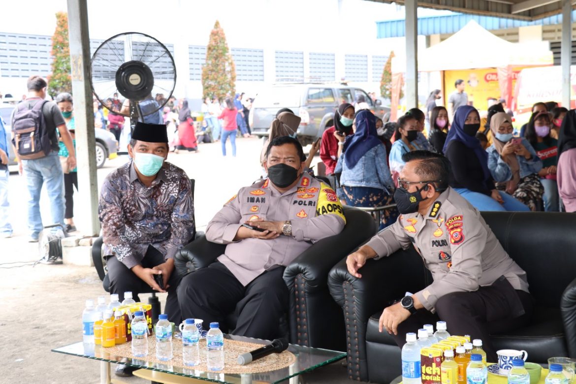 Kapolres Bogor Lakukan Peninjauan Secara Langsung Vaksinasi Massal di Citeureup