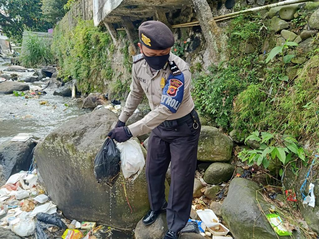 Gerakan Aksi Tanggap Peduli Lingkungan dan Penanaman Pohon di Sungai Cisarua