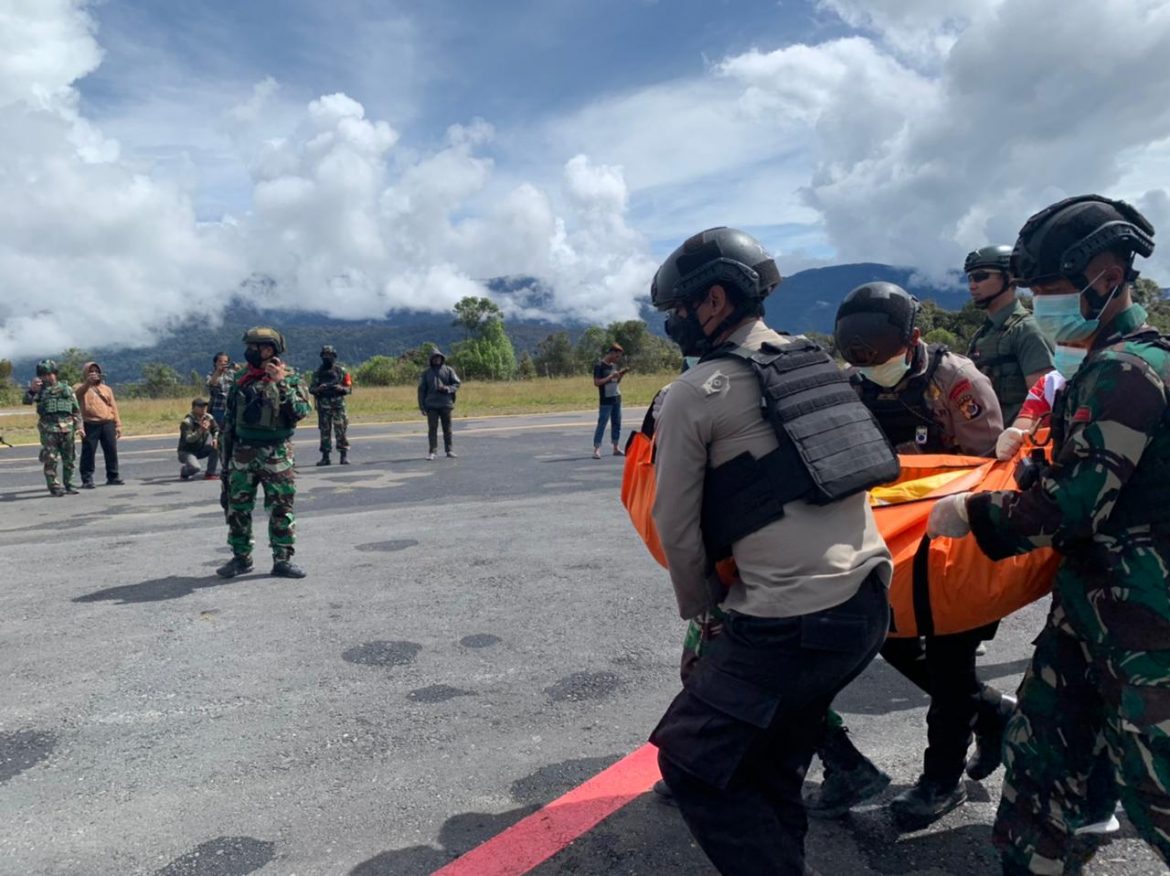 Ops Damai Cartenz Berhasil Evakuasi 8 Korban Penembakan KKB