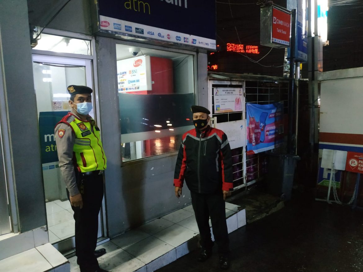 Patroli Samapta Polsek Cibeunying Kaler Polrestabes Bandung Pengecekan Dan Pengontrolan ATM Di Jam Jam Rawan