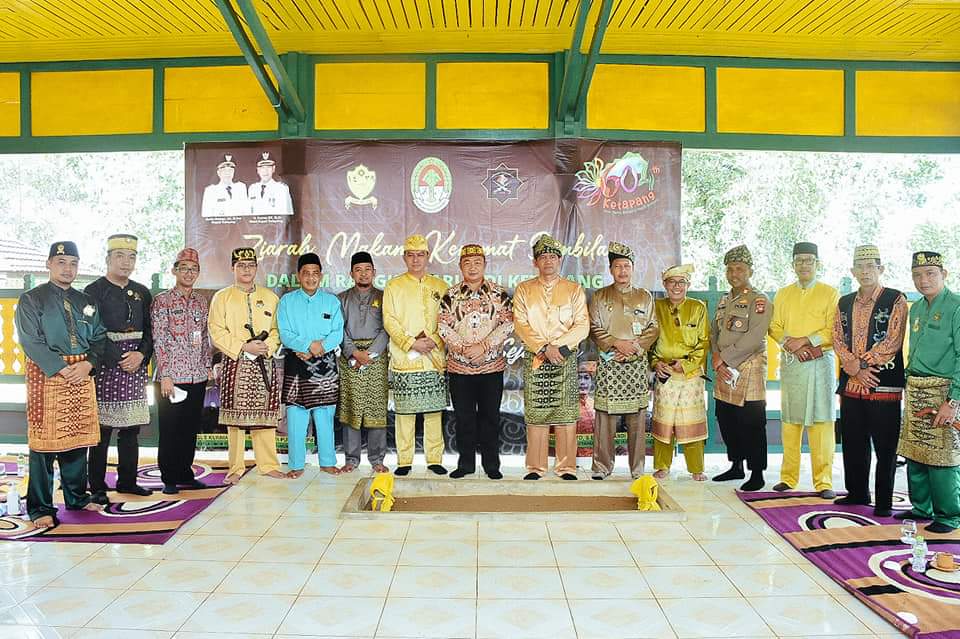 SEKDA KETAPANG HADIRI PROSESI ZIARAH PERINGATAN HARI JADI KETAPANG KE-604