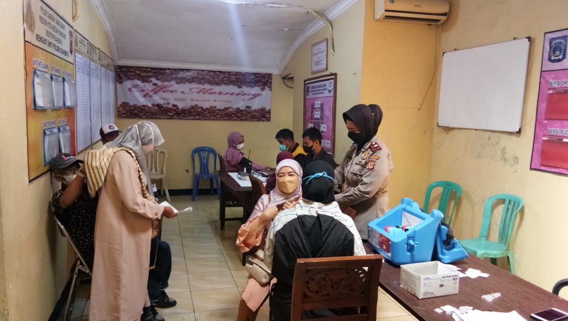 Polsek Buah Batu Polrestabes Bandung Monitor Kegiatan  Gerai Vaksinasi Presisi