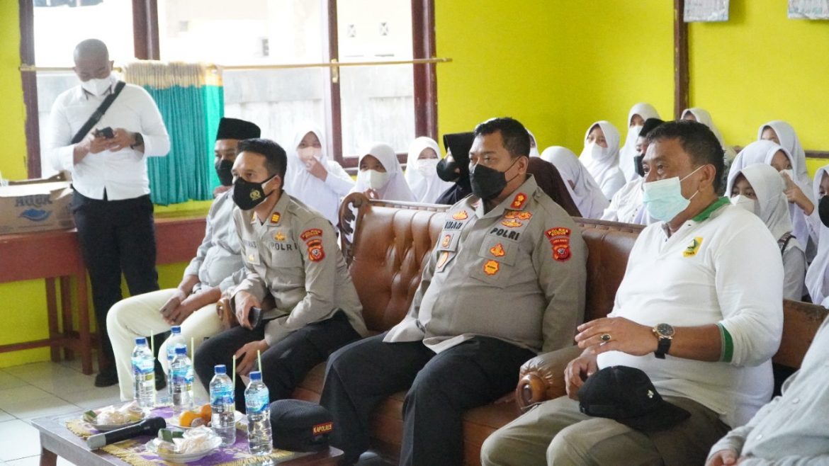 Zoom Meeting Vaksinasi Serentak Indonesia Oleh Kapolri