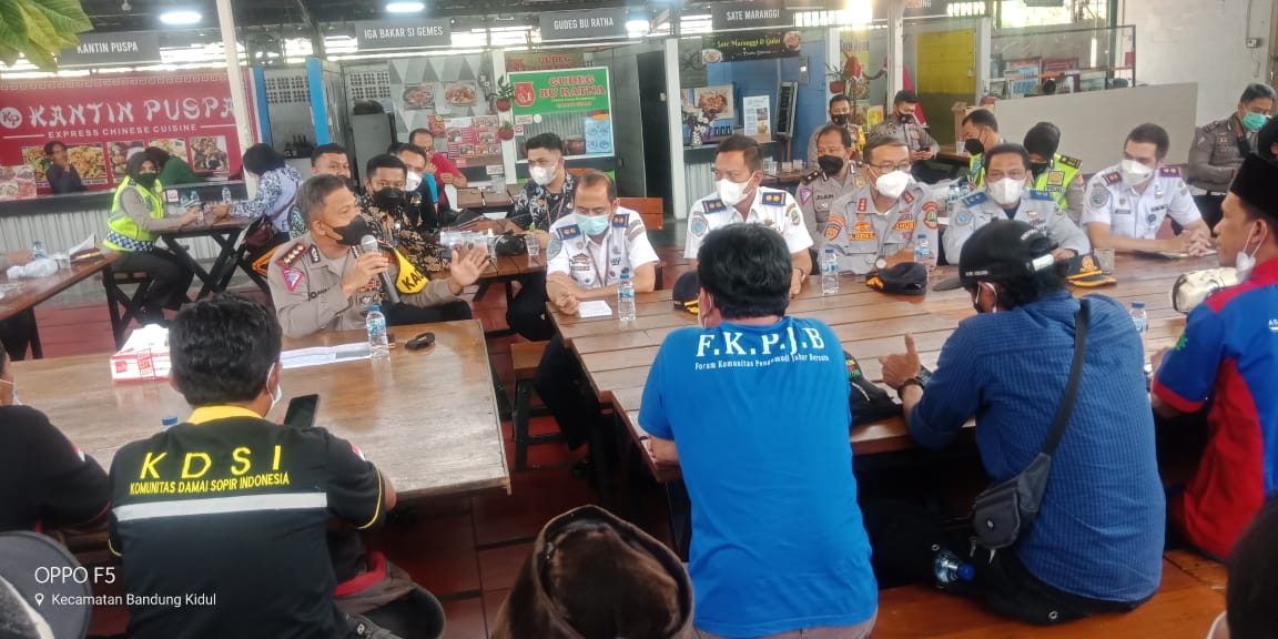 Pengemudi Angkutan Barang Audensi Dengan Dit Lantas Polda Jabar Dan Instansi Terkait