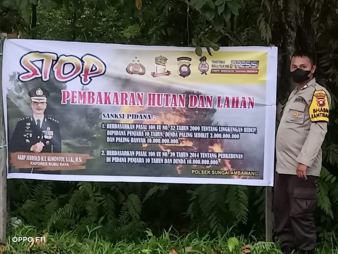 Polres Kubu Raya Lakukan Sosialisai dan Pemasangan Spanduk Himbauan Ditempat Rawan Karhutla