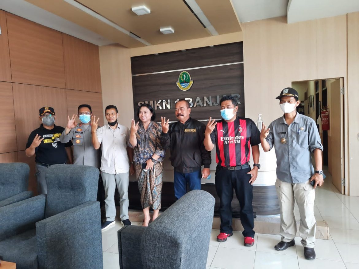 Bekerja Sama dengan Sekolah dan Komite, Polres Banjar Gelar Vaksinasi di SMKN 1 Banjar