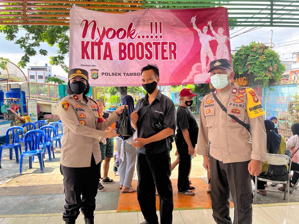 Polsek Tambora Jakarta Barat Melaksanakan kegiatan Serbuan Vaksinasi Booster Serentak