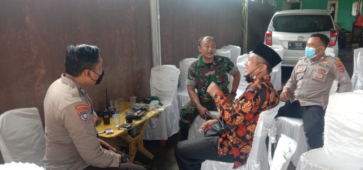Anggota Polsek cipocok jaya Dekatkan Diri Dengan warga Yuk Ngopi Wae