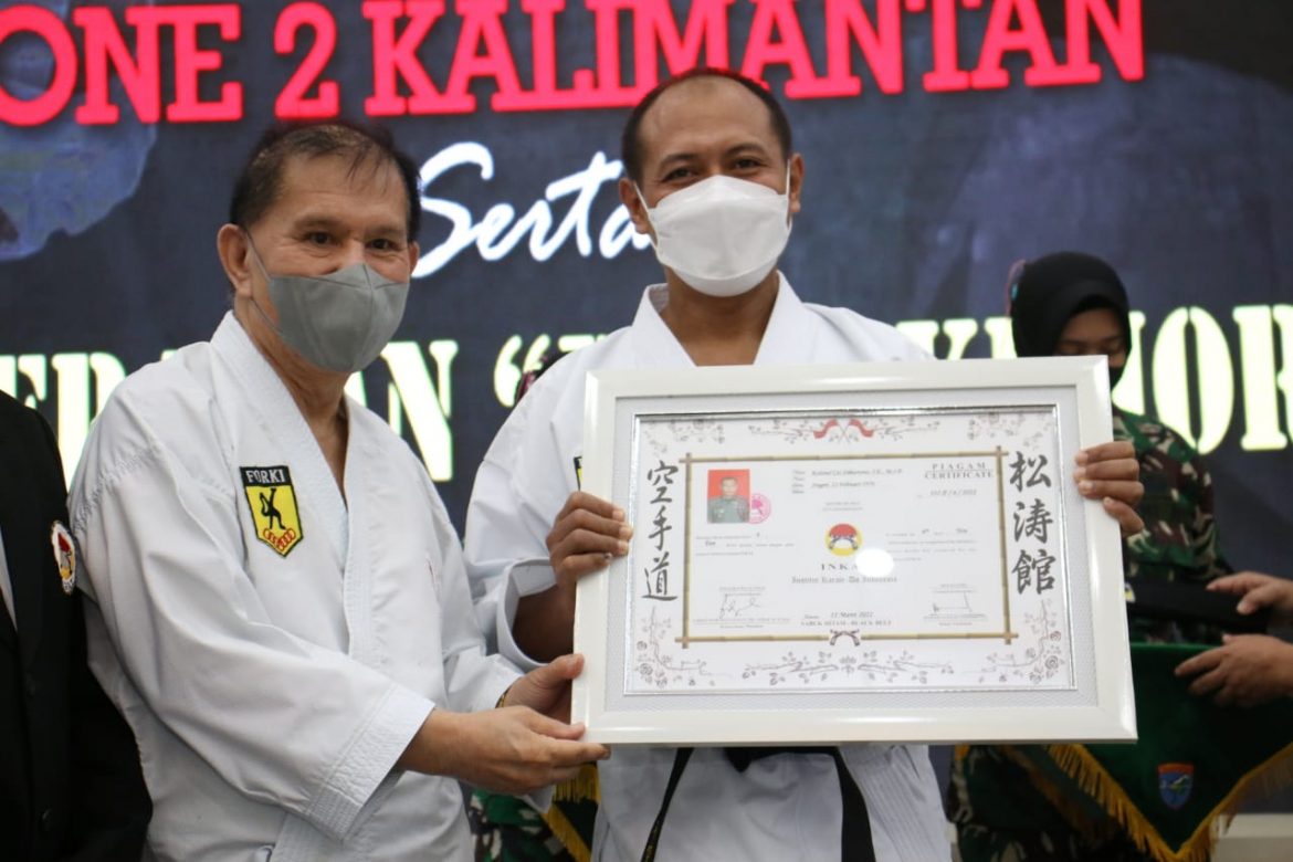 Turut Andil Majukan Karate, Pangdam XII/Tpr Terima Anugerah Sabuk Hitam (DAN 6) INKAI
