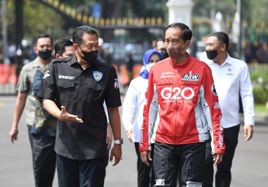 Bamsoet Dampingi Presiden Joko Widodo Terima Pembalap MotoGP di Istana Negara