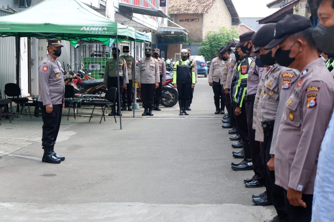 Polres Serkot Gelar Apel Persiapan Pengamanan dan Pendisiplinan Prokes UNRAS di Kantor Adira