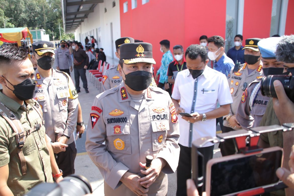 Lakukan Pengecekan Gudang Distributor Kapolda Kalbar Pastikan Stok Minyak Goreng Aman