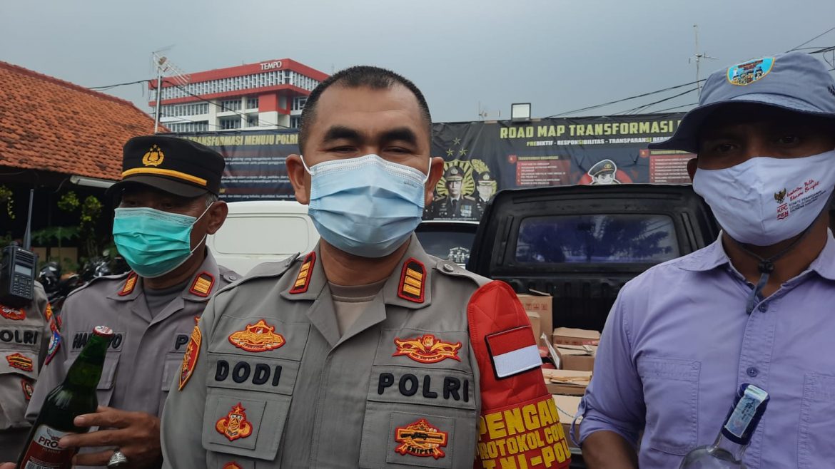 Polsek Palmerah Jakarta Barat Melakukan Razia Penjual Minuman &nbsp;Keras