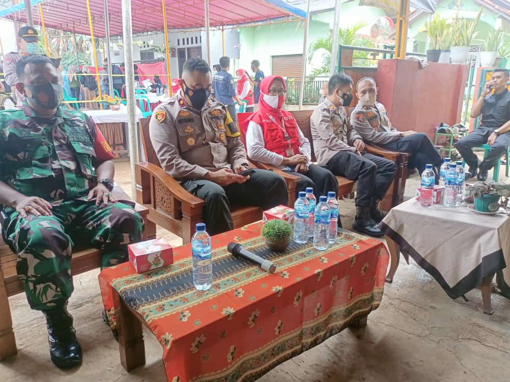 Zoom Meeting Wakapolri Dalam Rangka Pengecekan Vaksinasi Massal Serentak