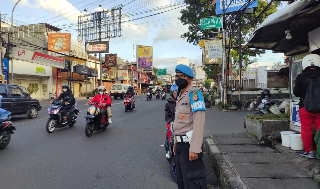 Gelar Protap Pagi Pengaturan Arus Lalin Pagi Wilkum Polsek Cidadap Polrestabes Bandung