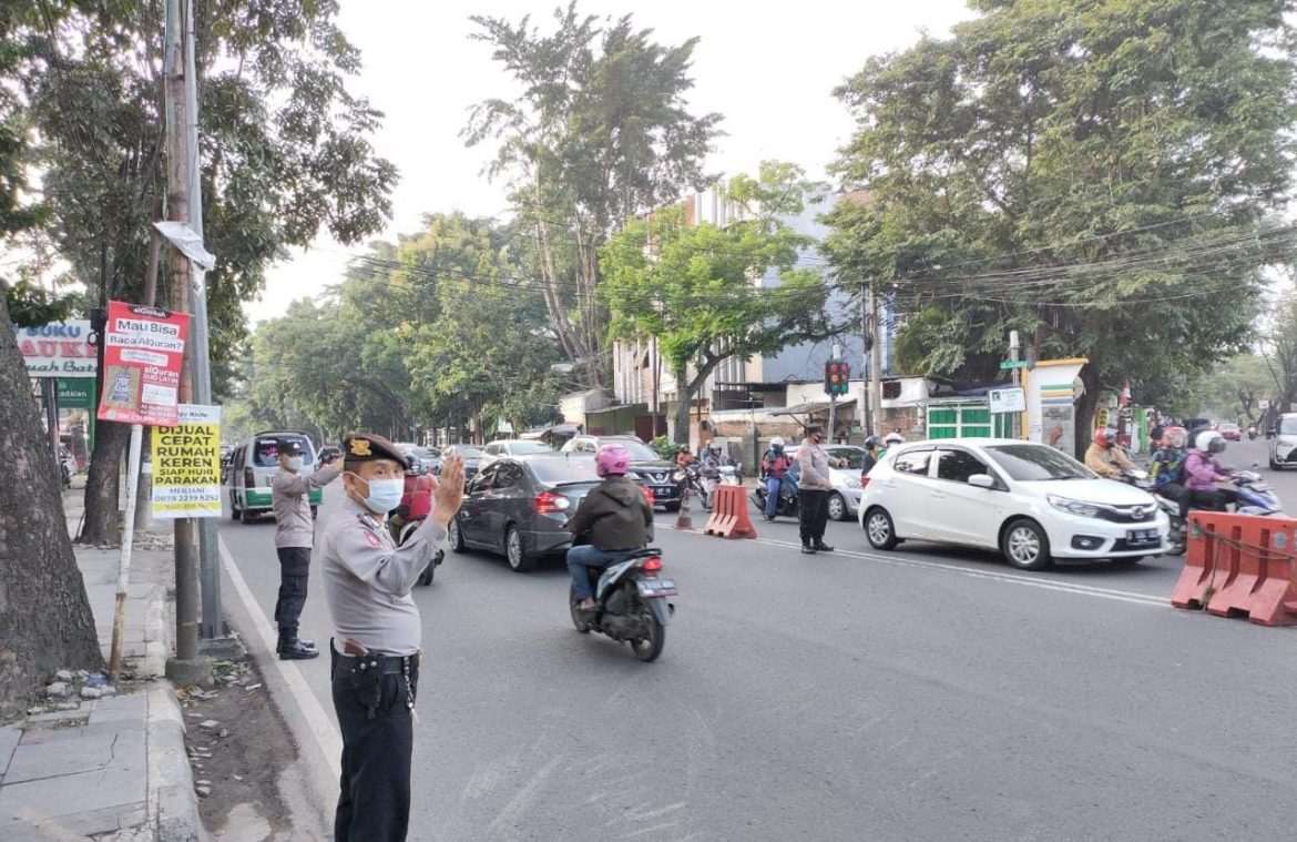 Antisipasi Kemacetan pagi Polsek Lengkong Pengaturan Arus Lalu Lintas