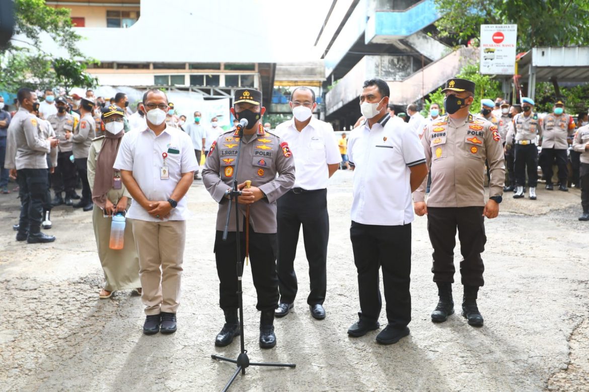 Kapolri Sidak ke Pasar Minggu, Pastikan Stok Minyak Goreng Curah Aman