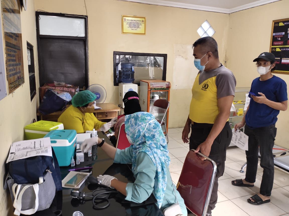 Polsek Cibinong Lakukan Percepatan Vaksinasi Covid 19