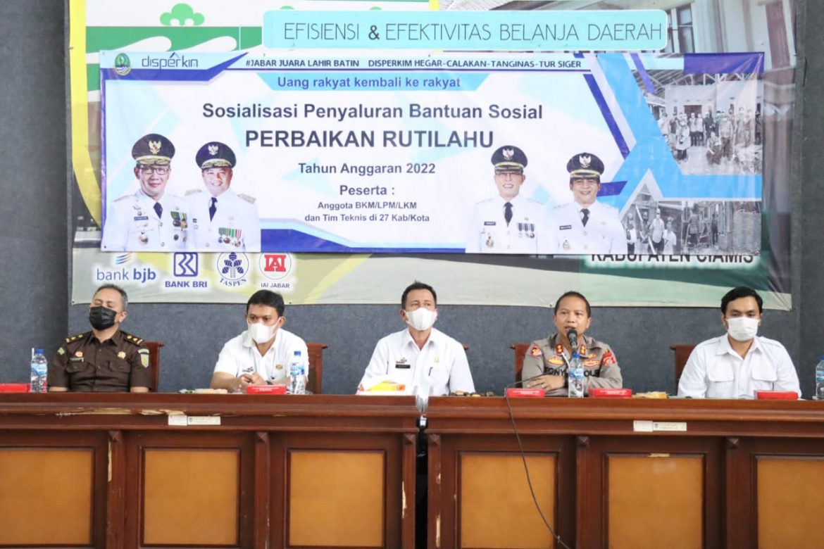 Dalam Kegiatan Sosialisasi kepada BKM/LKM,Kapolres Ciamis Berikan Pemahaman Hukum