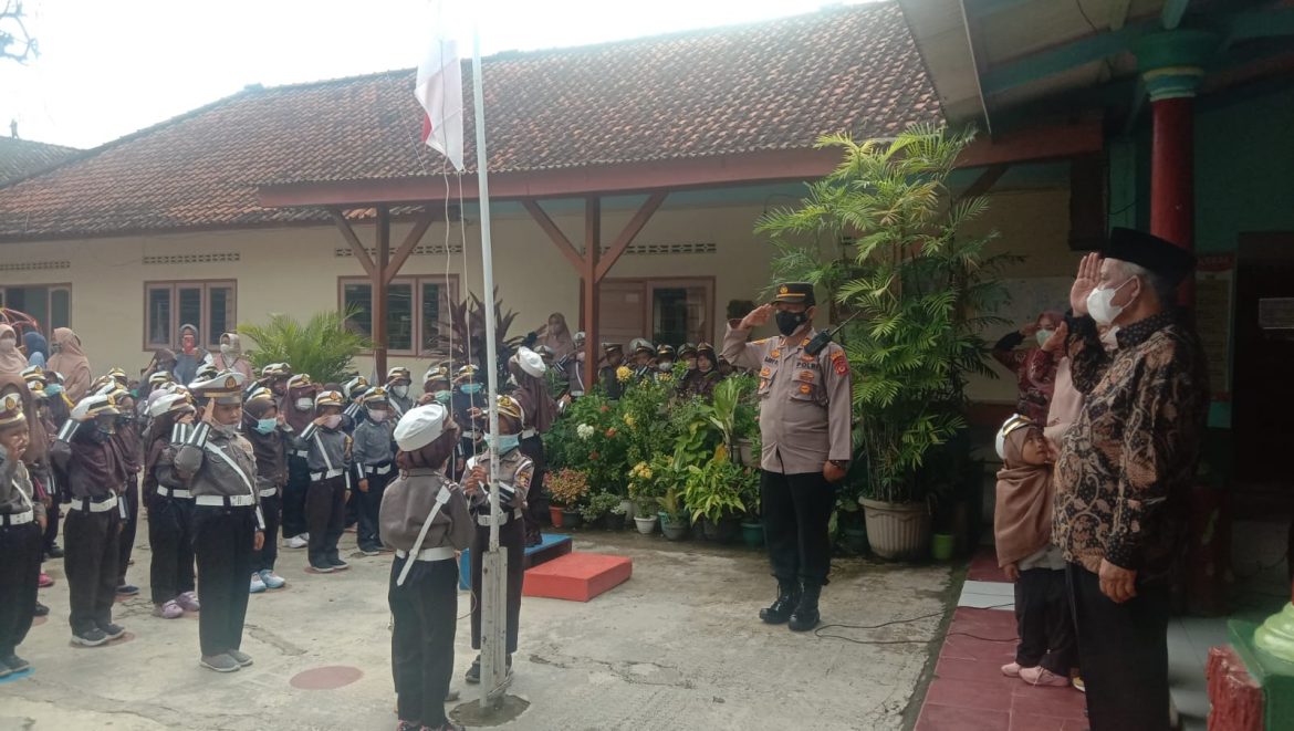Peringatan Hari Jadi Polisi Cilik, Polisi Jadi Pembina Upacara