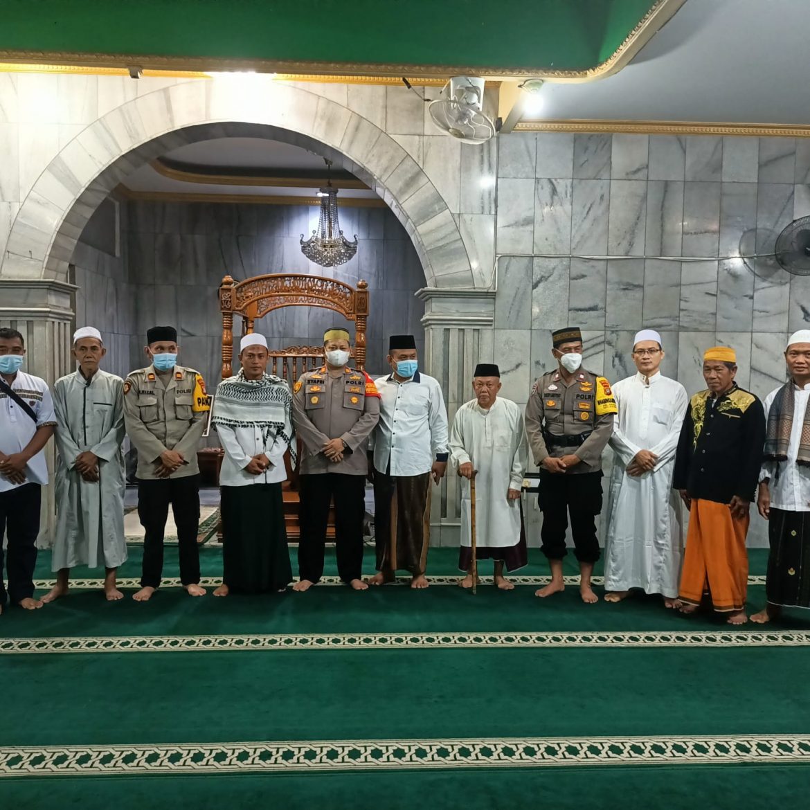 Kapolsek Kalideres Kembali Melaksanakan Shalat Subuh Berjamaah Bersama Masyarakat Di Masjid Jami Nurul Hasanah Di Sumur Bor Jakarta Barat