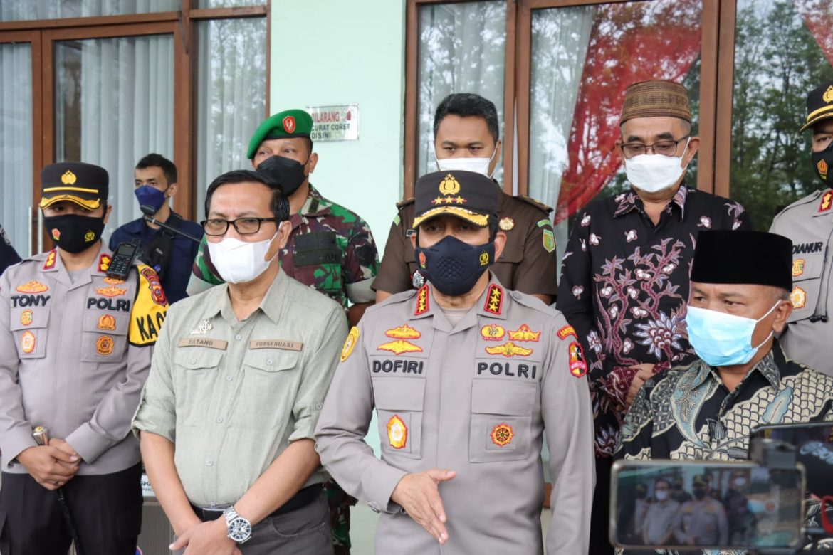 kabaintelkam Mabes Polri Meninjau Langsung Pelaksanaan Vaksinasi di Islamic Center Ciamis Jawa Barat