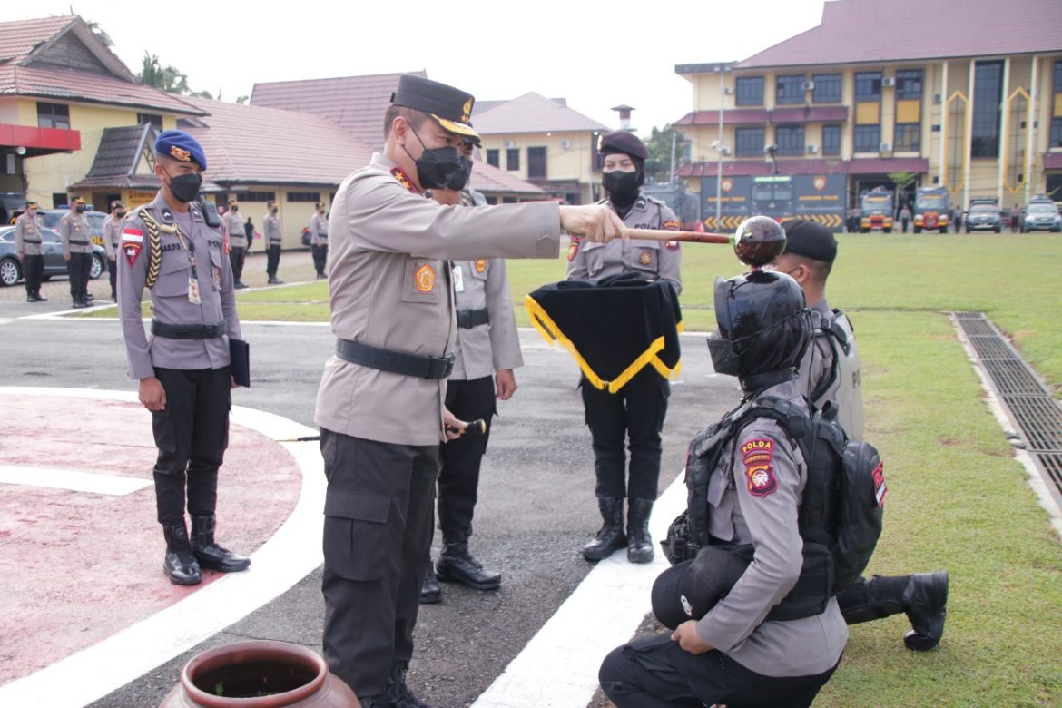 Kapolda Kalbar Pimpin Upacara Penutupan Latkatpuan dan Pembinaan Tradisi Bintara Remaja Dit Samapta Polda Kalbar