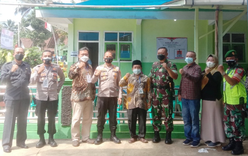 Bersama TNI dan Pemkab,Kapolres Ciamis Tinjau Tempat Pemungutan Suara di Desa Tanjungsari