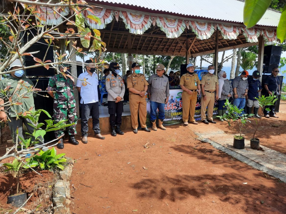 Kapolsek Rajadesa Polres Ciamis Bersama Muspika Menghadiri Acara Peringatan Hari Bakti Rimbawan ke-39