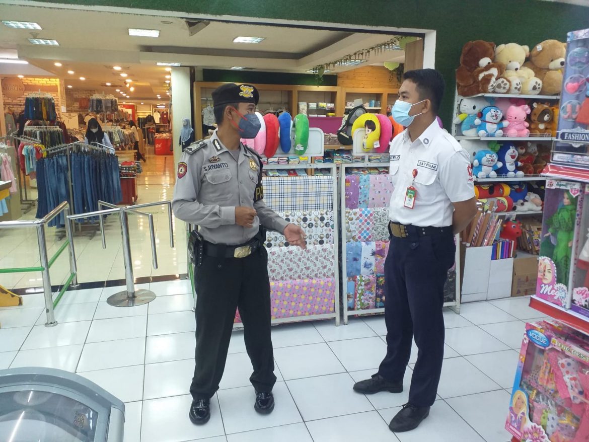 Patroli rutin di keramaian Kota