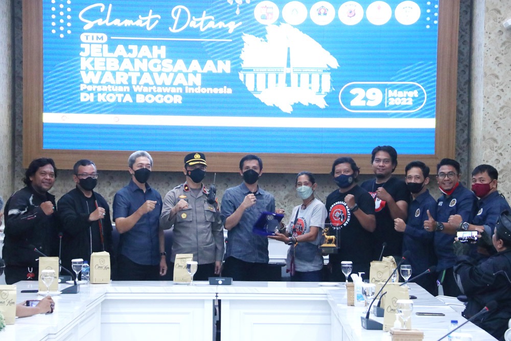Tiba Di Kota Bogor, Dedie Sambut Rombongan JKW PWI