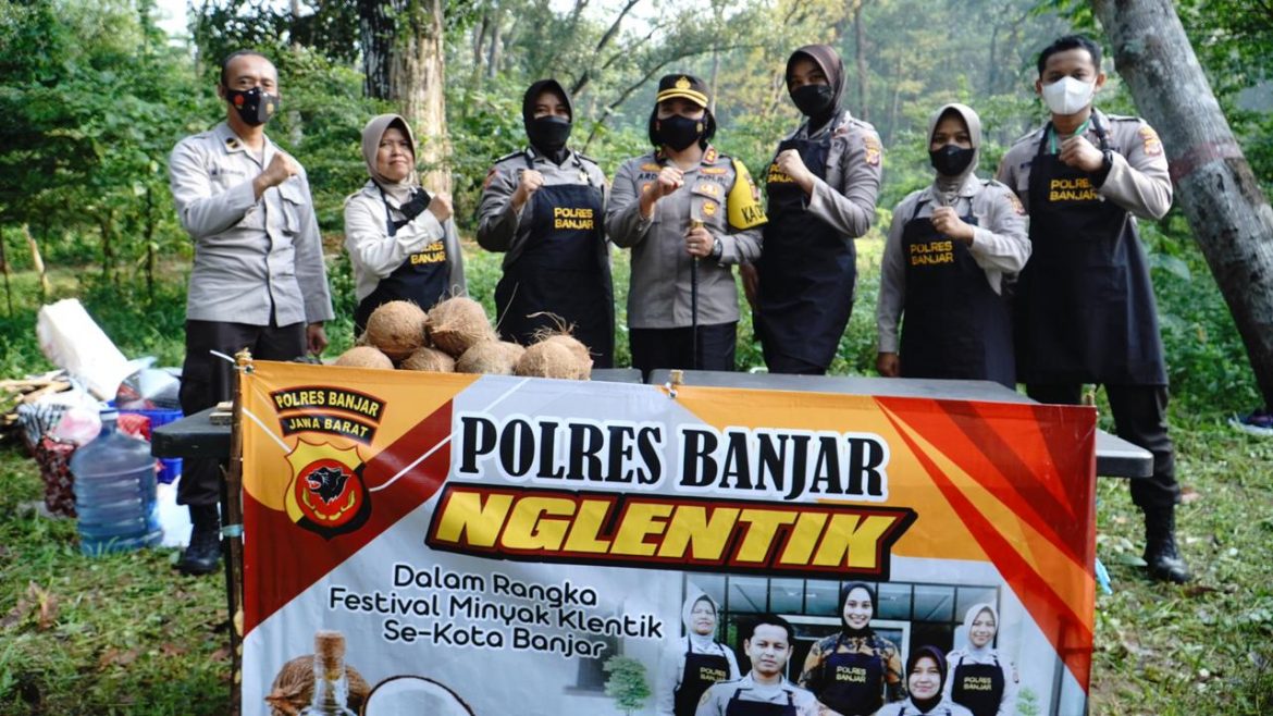 Polres Banjar Ikuti Perlombaan Membuat Minyak Klentik