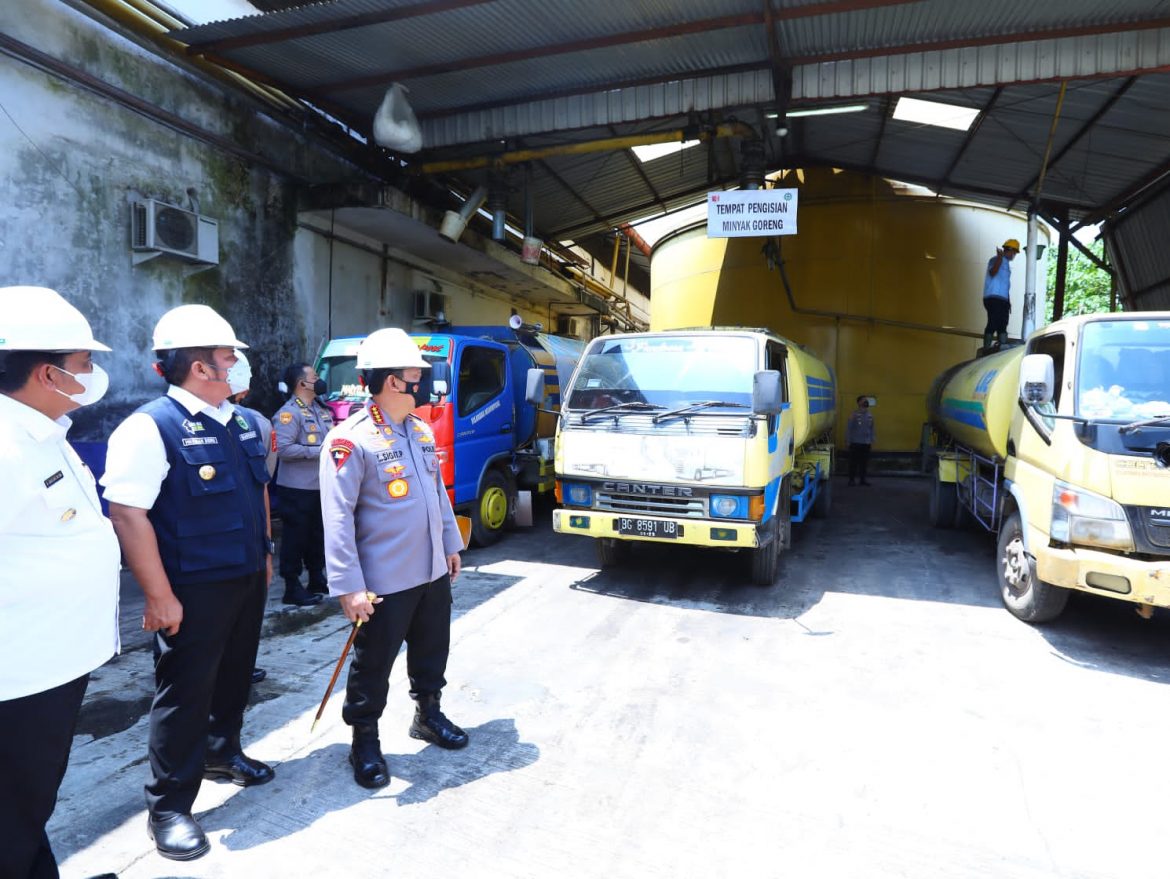 Tinjau Pabrik Di Palembang, Kapolri Minta Produksi Minyak Curah Ditingkatkan